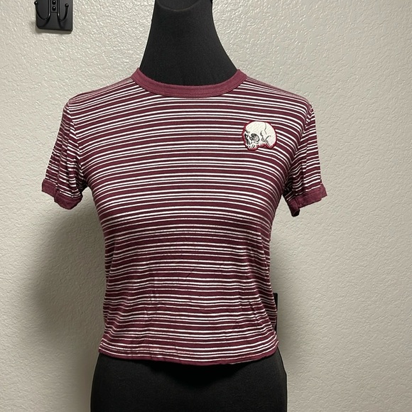 Gypsy Warrior Burgundy and White Striped Short Sleeve Crop Top W Skull Patch XS - Picture 1 of 5